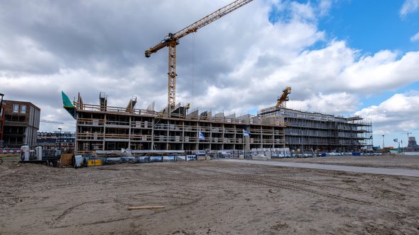 Bouw van woningen in Amsterdam door Shutterstock (bron: www.hollandfoto.net)