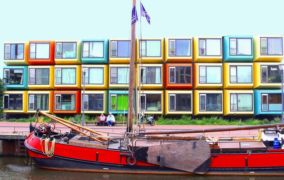 Containerwoningen, Amersfoort door ingehogenbijl (bron: shutterstock.com)