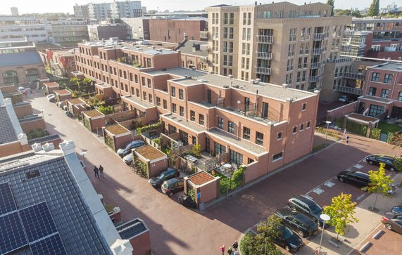 Nieuwbouwwijk in Amsterdam-Oost door StevenK (bron: Shutterstock)