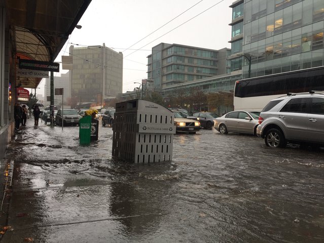 Wateroverlast bij Broadway en Cambie street door Wendy de Hoog (bron: Wendy de Hoog)