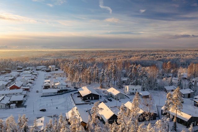 Kleine huizen in de sneeuw in Espoo, Finland door romikatarina (bron: shutterstock)