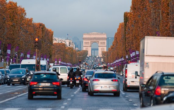 Champs-Elysees boulevard, Parijs door Dragos Asaftei (bron: shutterstock)