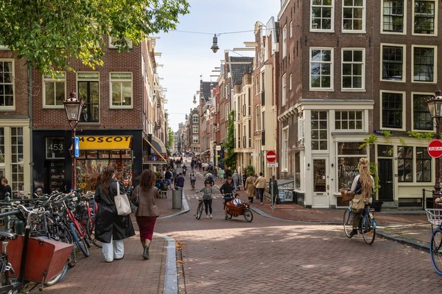 Smalle straten van Amsterdam door Wolf-photography (bron: Shutterstock)