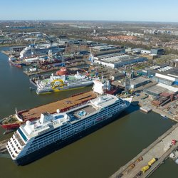 De haven van Damen Shiprepair Amsterdam door Make more Aerials (bron: Shutterstock)