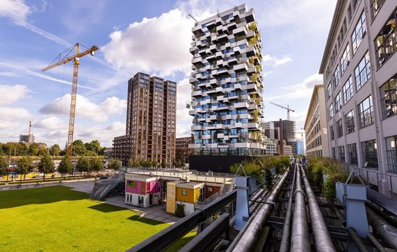 Groen gebouw in Strijp-S, de creatieve stad in Eindhoven door Rosanne de Vries (bron: Shutterstock)