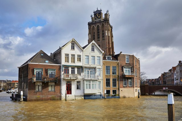 Hoge waterstand in de binnenstad van Dordrecht door R. de Bruijn_Photography (bron: Shutterstock)