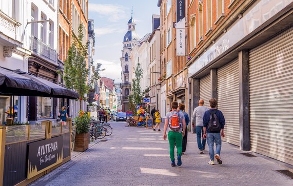 Wandelaars in Antwerpen door JackKPhoto (bron: Shutterstock)