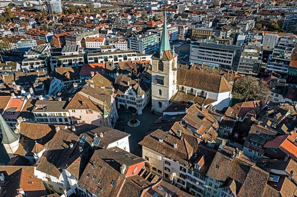 Biel/Bienne in Zwitserland door Mikhail Blajenov (bron: shutterstock)