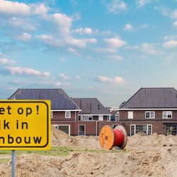 Bouwplaats nieuwbouw buurt door Martin Bergsma (bron: Shutterstock)