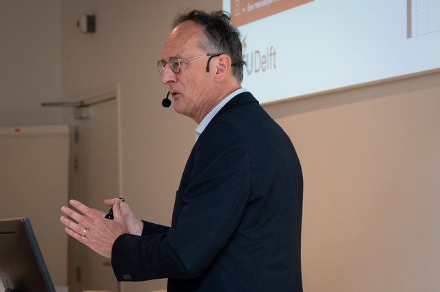 Fred Hobma tijdens zijn presentatie door Ineke Lammers (bron: SKG)