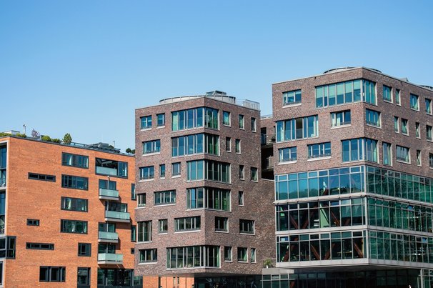 Moderne gevels in Hamburg: wonen en werken in de stad door Caroline Ruda (bron: shutterstock)