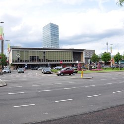 Station Eindhoven Centraal door Ralf Roletschek (bron: wikimedia commons)