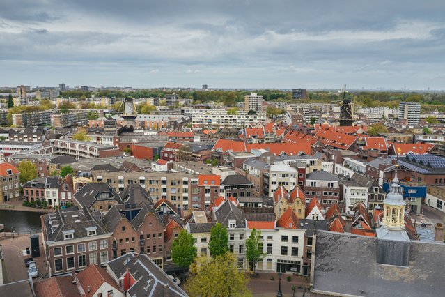 Schiedam met in de verte de wijk Nieuwland door Alexandre Rotenberg (bron: shutterstock)