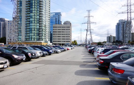 Finch Station parkeerplaats, Toronto door ValeStock (bron: shutterstock.com)