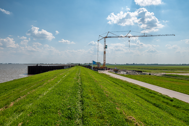 Getijdenduiker Dubbele Dijk in aanbouw door Provincie Groningen (bron: Provincie Groningen)