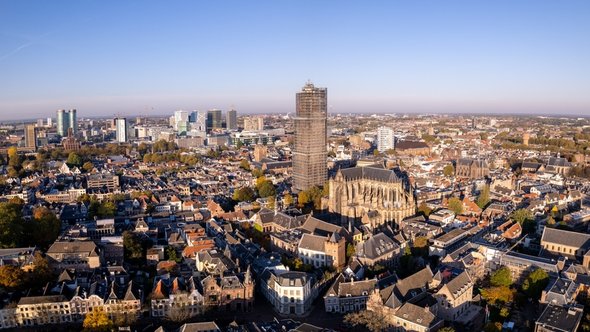 Luchtfoto zonsopkomst Rotterdam door Maarten Zeehandelaar (bron: shutterstock.com)