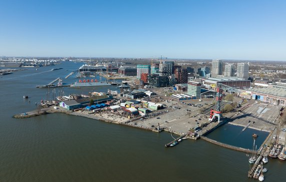 NDSM-Werf Amsterdam. door Make more Aerials (bron: Shutterstock)