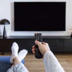 Afstandsbediening voor de tv door Brizmaker (bron: Shutterstock)