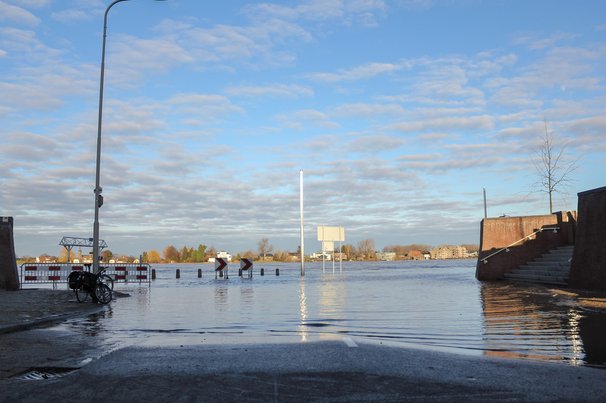Hoogtij van de Waal in Nijmegen door Mike Wiering (bron: Shutterstock)