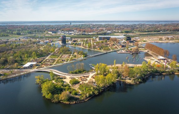 Vogelvlucht van Almere door Pavlo Glazkov (bron: Shutterstock)